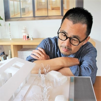 模型を確認する設計者